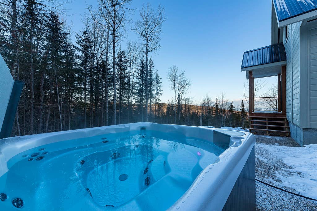 Cottages for Rent with spa in Quebec #8 