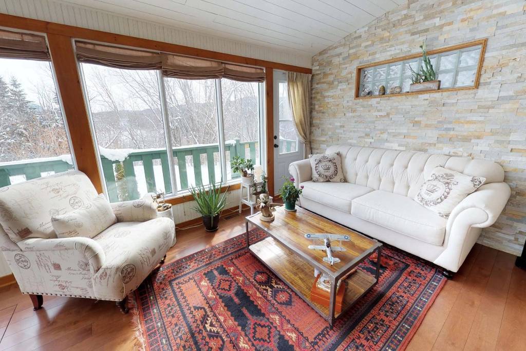 Cottages for rent with 6 bedrooms and more in Quebec #14