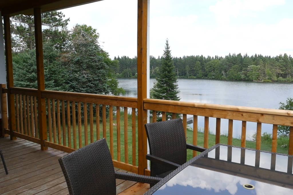 Waterfont cottages for rent in Eastern Townships #18