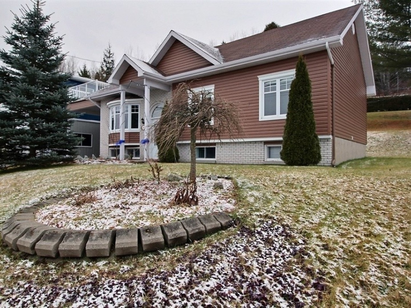 Cottages for rent with 5 bedrooms in Quebec #13