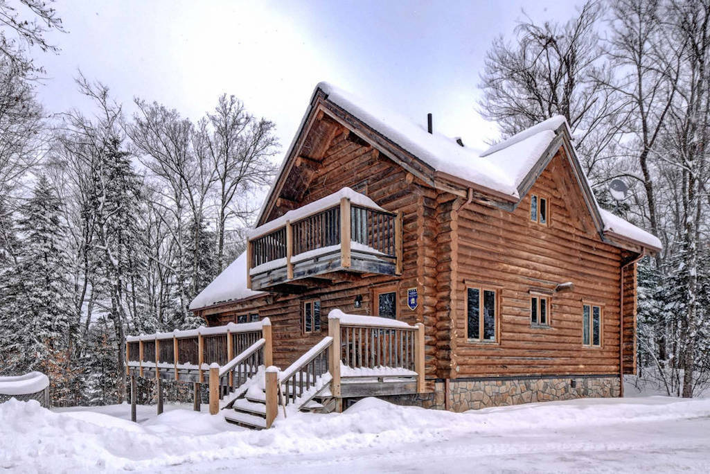 Cottages for rent with a barbecue in Quebec #1