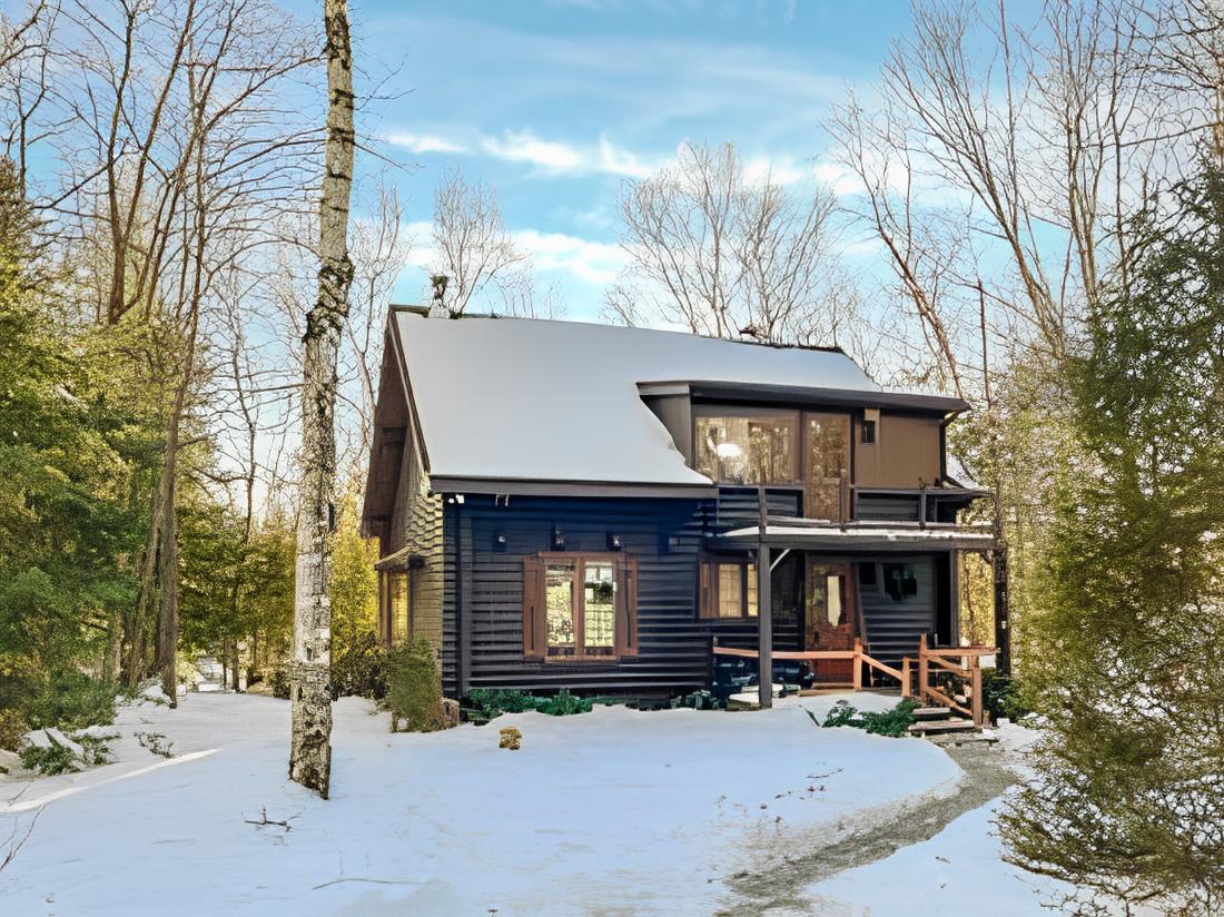 Cozy large swiss house in nature Home for rent in SainteAdèle