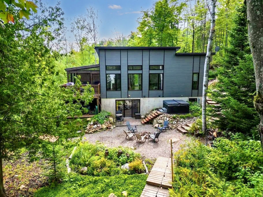 Chalet Paradis Cité lac Beaudoin & Spa Chalet for rent in Sainte