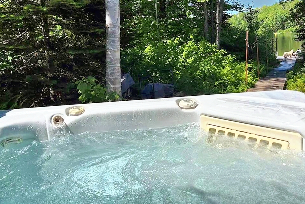 Chalet Paradis Cité lac Beaudoin & Spa Chalet for rent in Sainte