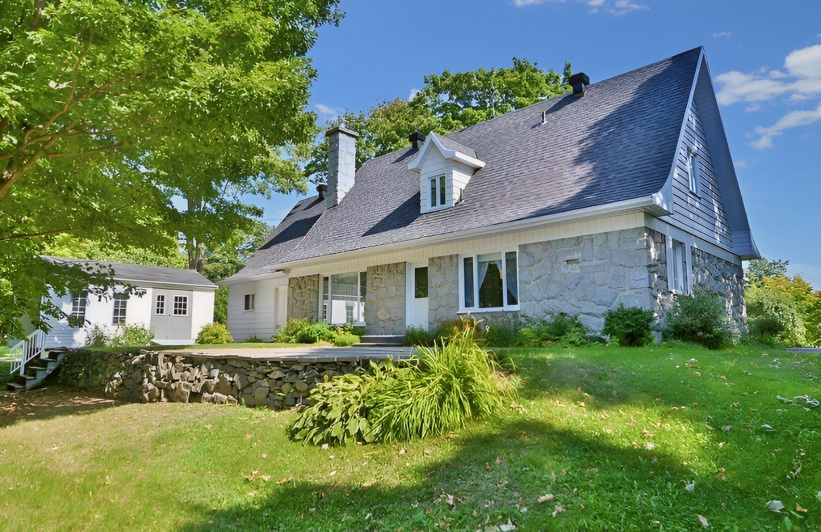 O Pier 516 Cottage by the River with Spa Chalet for rent in Stjean