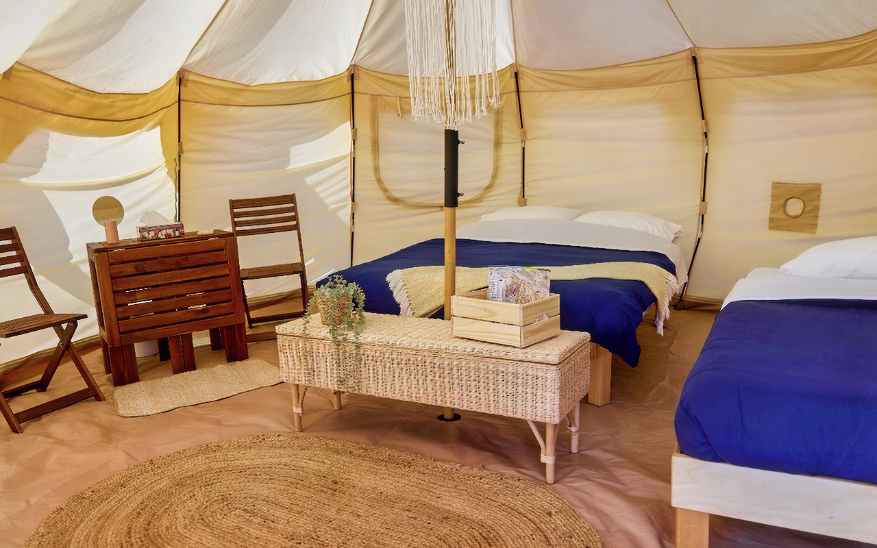 3 people tent The Ephemeral village of Hôtel UNIQ Private Room for rent in Rawdon , Québec