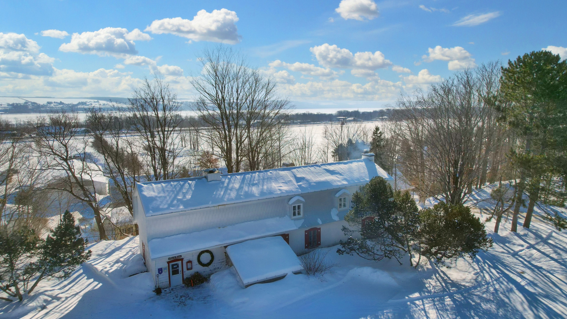 Cottages for rent with 6 bedrooms and more in Quebec #22