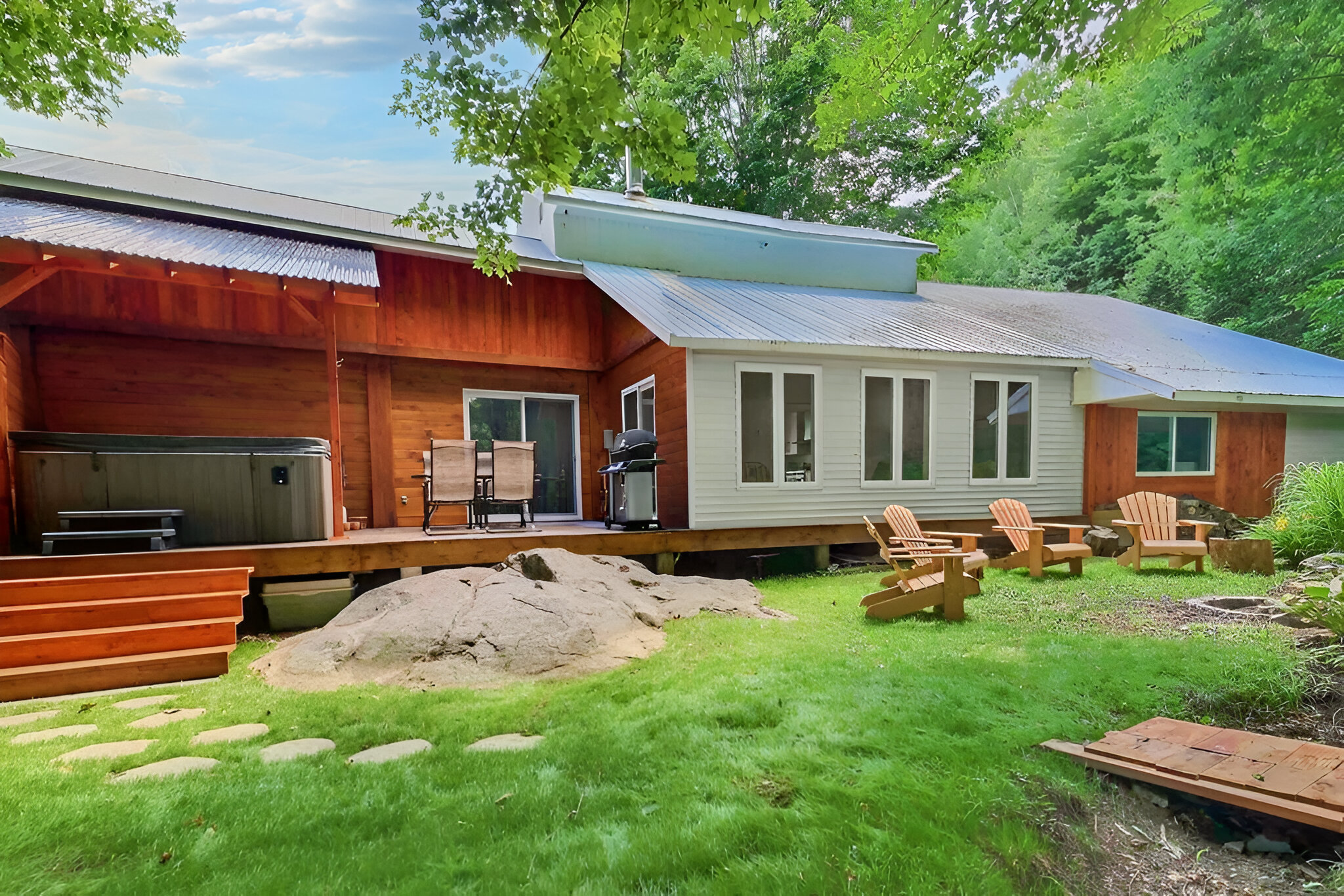 The Warm On The Track Chalet for rent in Rawdon , Québec WeChalet