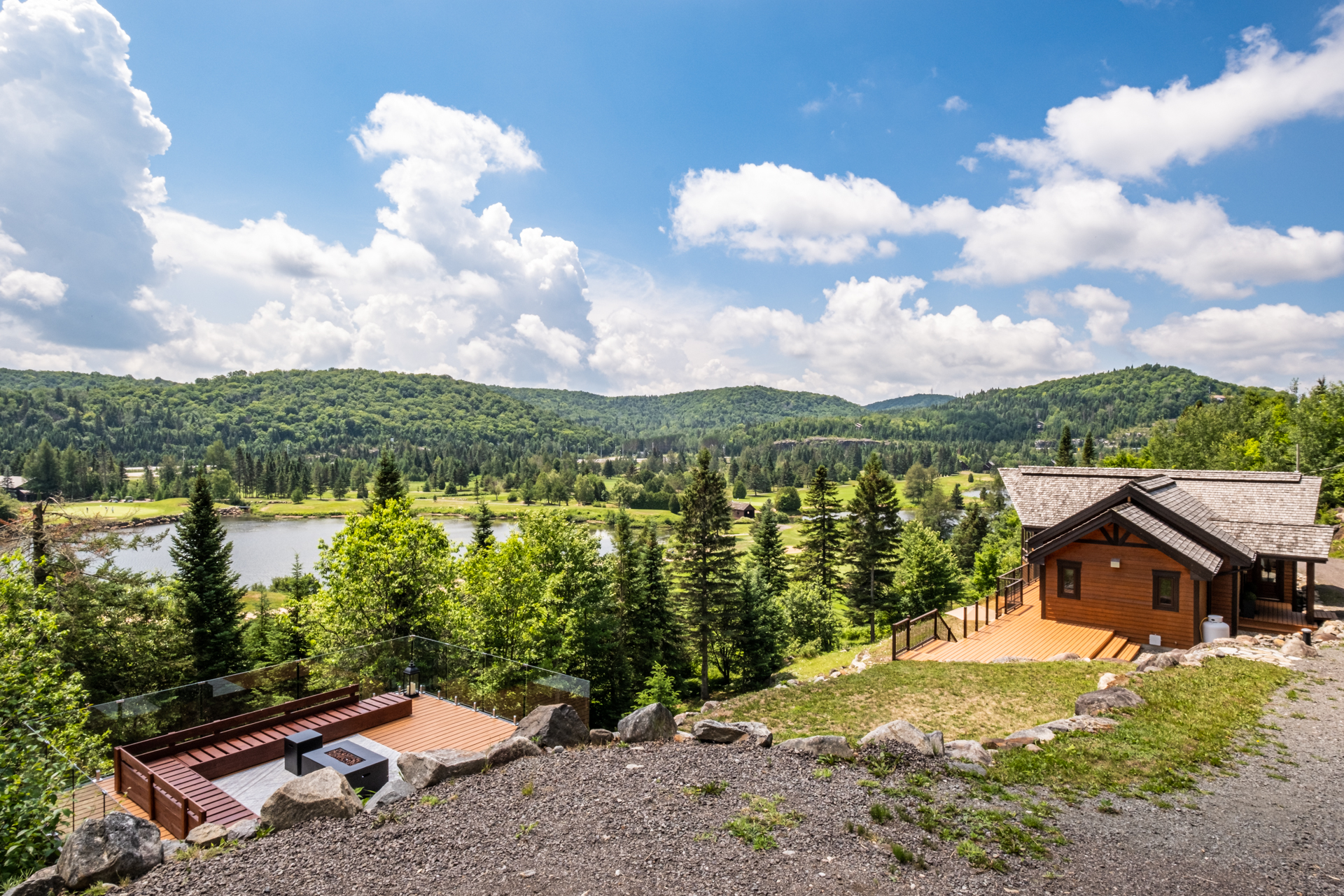 Cottages for rent with a barbecue in Quebec #4