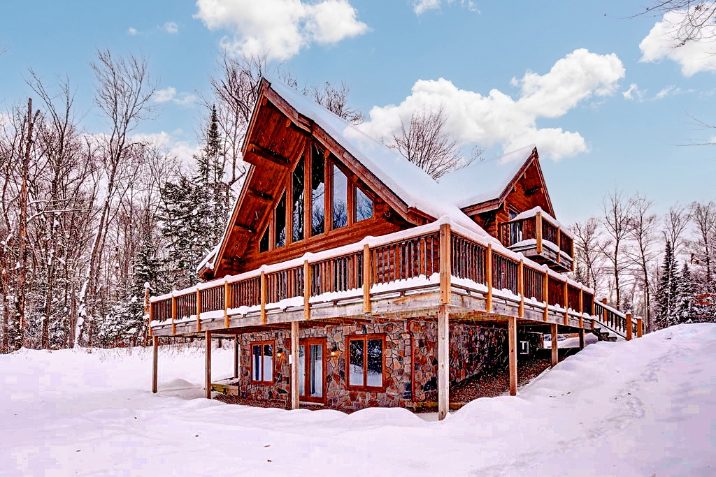 Cottages for rent in the Laurentians of Quebec on WeChalet #16