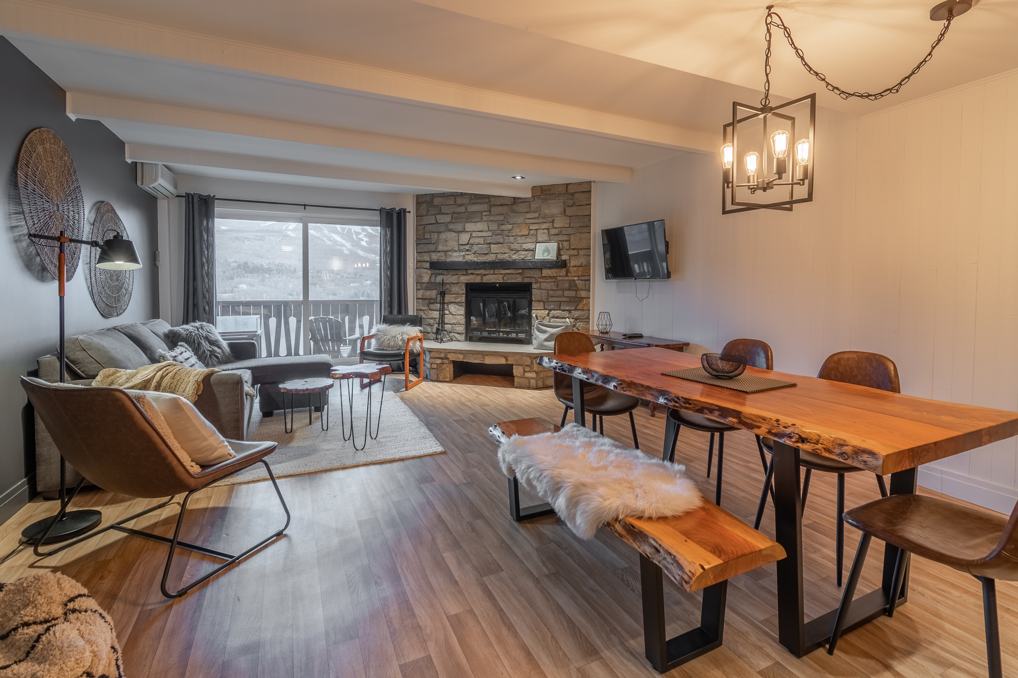 Cottages for rent near a ski mountain in Mont-Tremblant #4