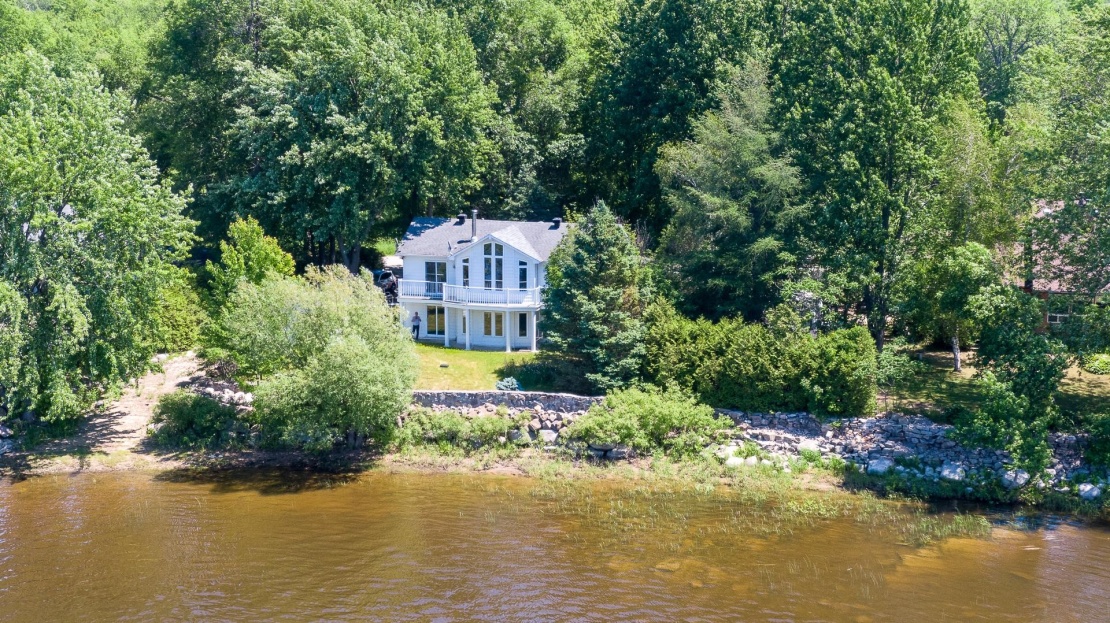 Waterfront cottages for rent in Laurentians #3
